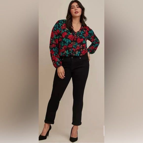 Torrid Georgette Pintuck Black, Red, Green Floral Long Sleeve Blouse Torrid 2 - Picture 1 of 10